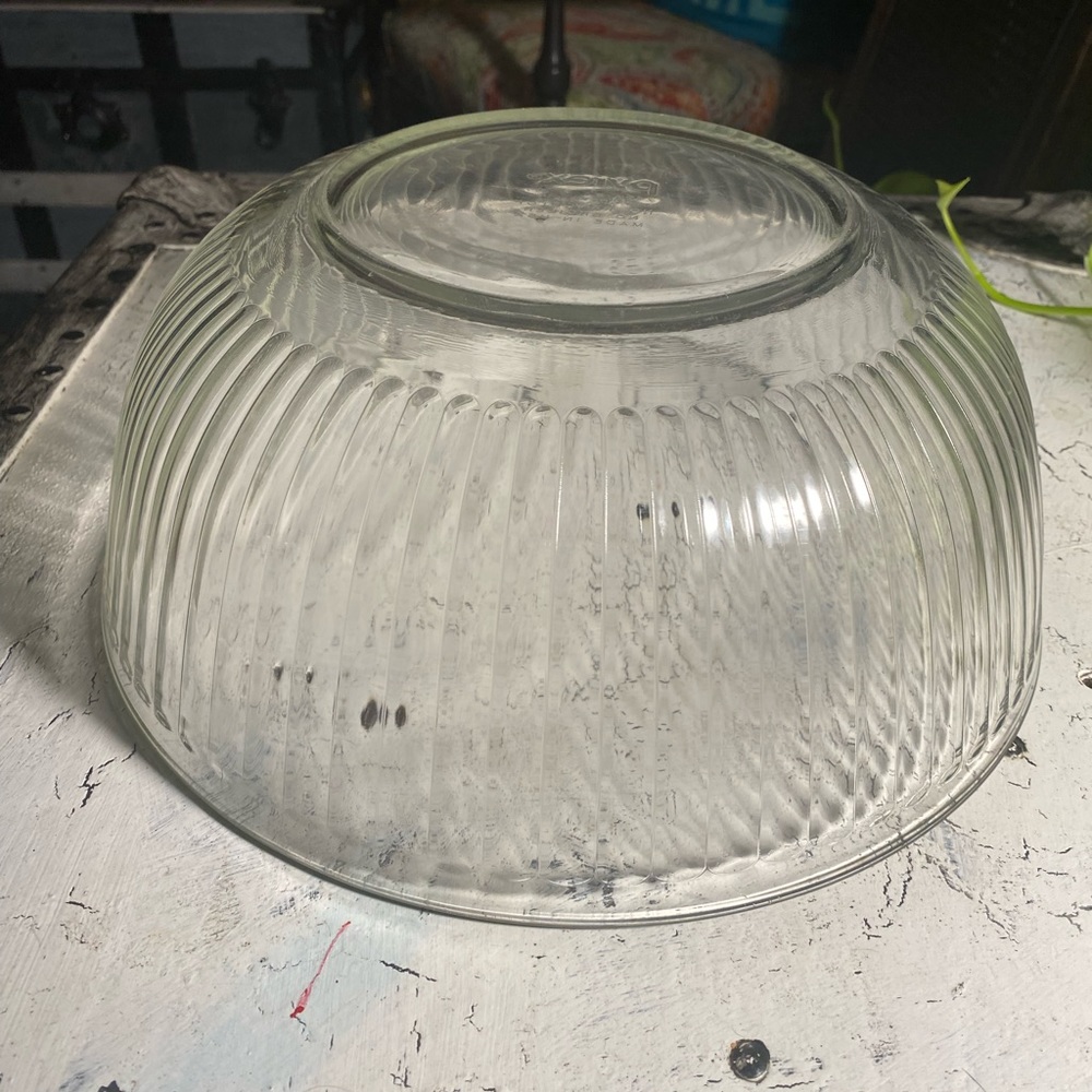 1Pyrex Small Ribbed 4.5 Quart Mixing Bowl - Picture 8 of 10